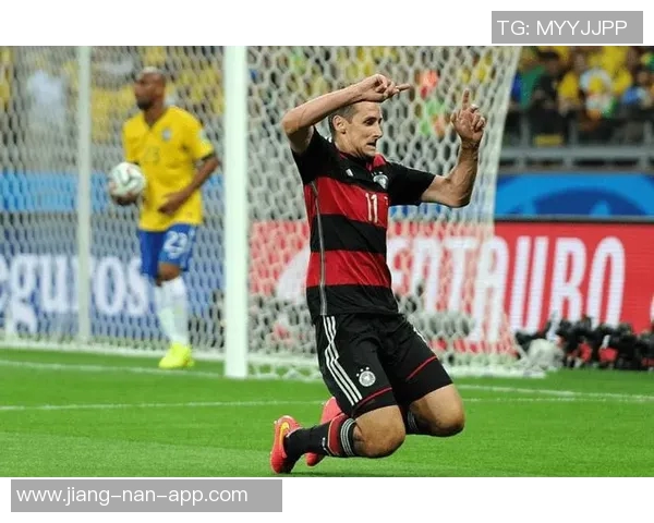 从足球巨星到绿茵传奇细数世界球星彼此之间的缘分与故事